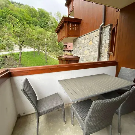 2 Pieces 4 Personnes A Meribel Village, Pieds Des Pistes, Piscine Chauffee - Fr-1-411-946 Apartment Les Allues