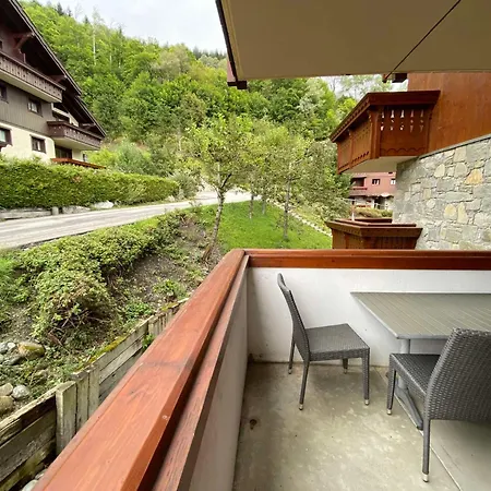 2 Pieces 4 Personnes A Meribel Village, Pieds Des Pistes, Piscine Chauffee - Fr-1-411-946 Apartment *