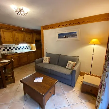 2 Pieces 4 Personnes A Meribel Village, Pieds Des Pistes, Piscine Chauffee - Fr-1-411-946 Les Allues
