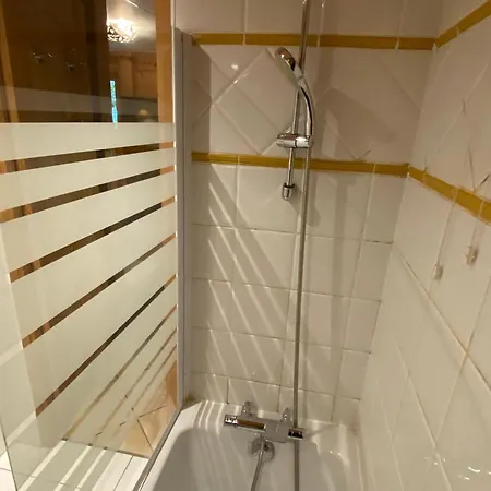 Apartment 2 Pieces 4 Personnes A Meribel Village, Pieds Des Pistes, Piscine Chauffee - Fr-1-411-946 *