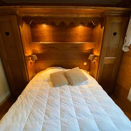 2 Pieces 4 Personnes A Meribel Village, Pieds Des Pistes, Piscine Chauffee - Fr-1-411-946 * Les Allues