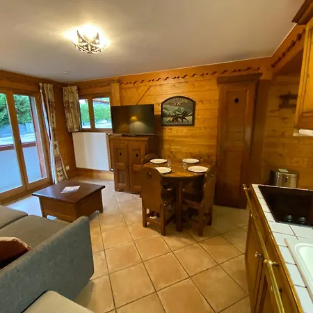 2 Pieces 4 Personnes A Meribel Village, Pieds Des Pistes, Piscine Chauffee - Fr-1-411-946